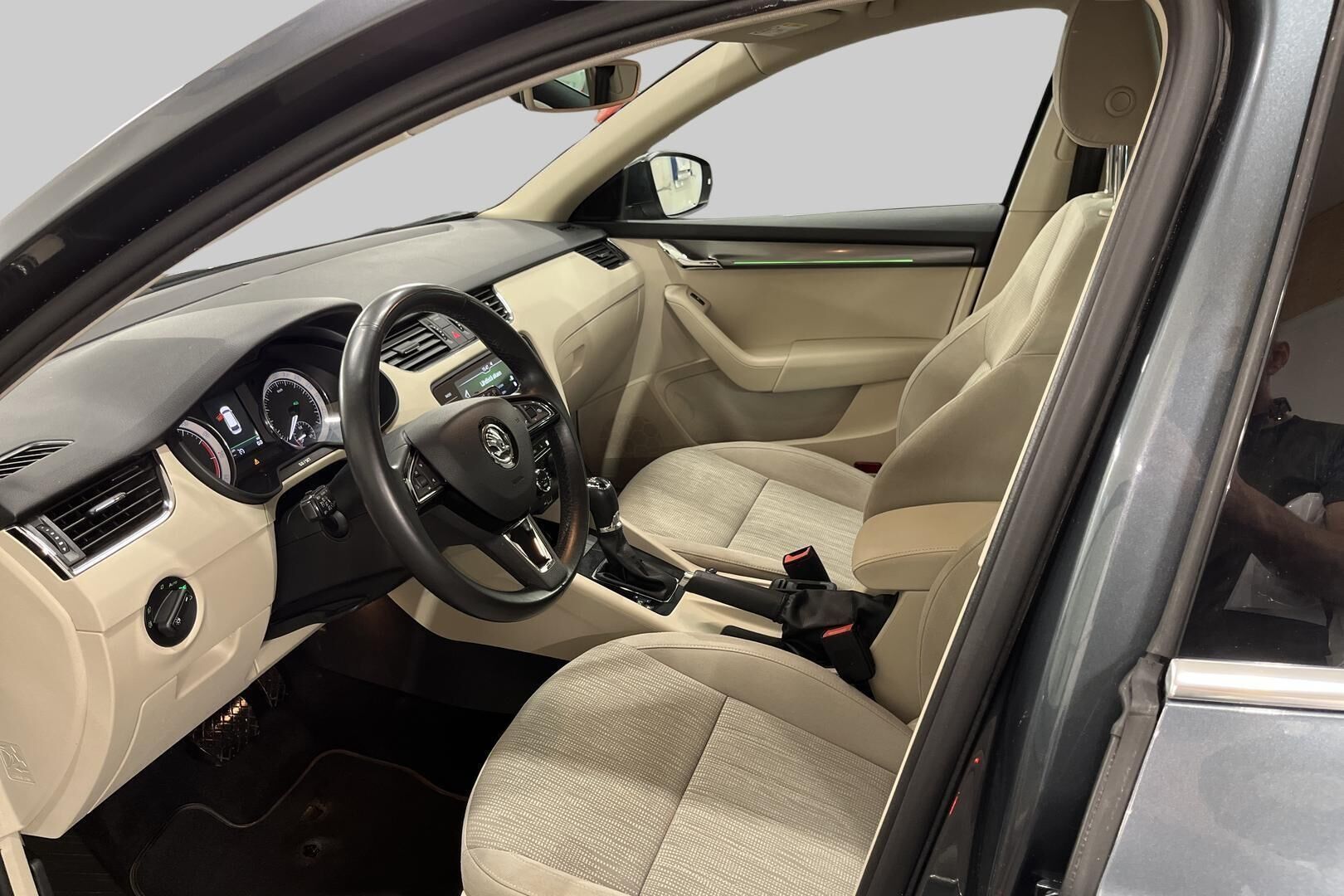 Skoda Octavia iso kuva 6