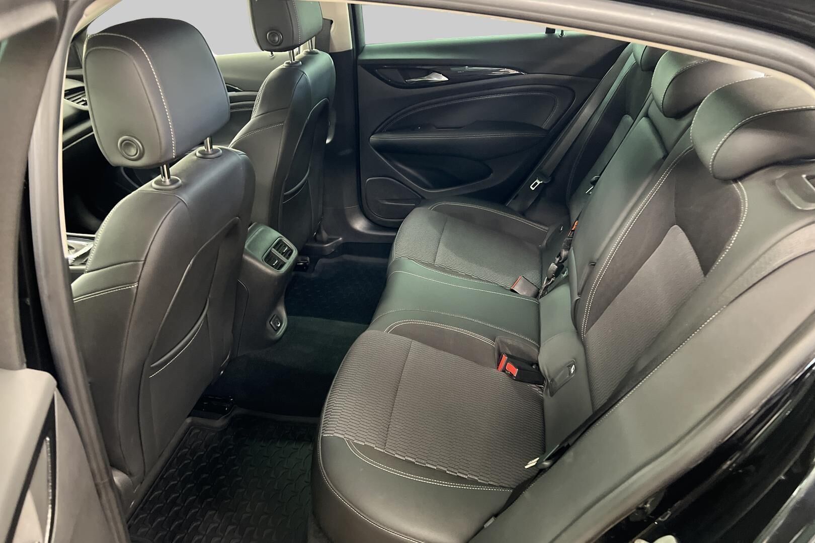 Opel Insignia iso kuva 8
