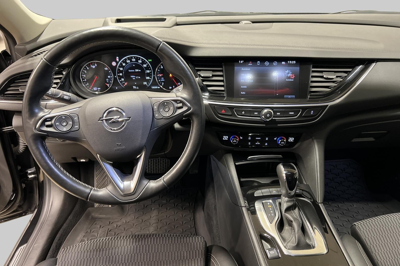 Opel Insignia iso kuva 9