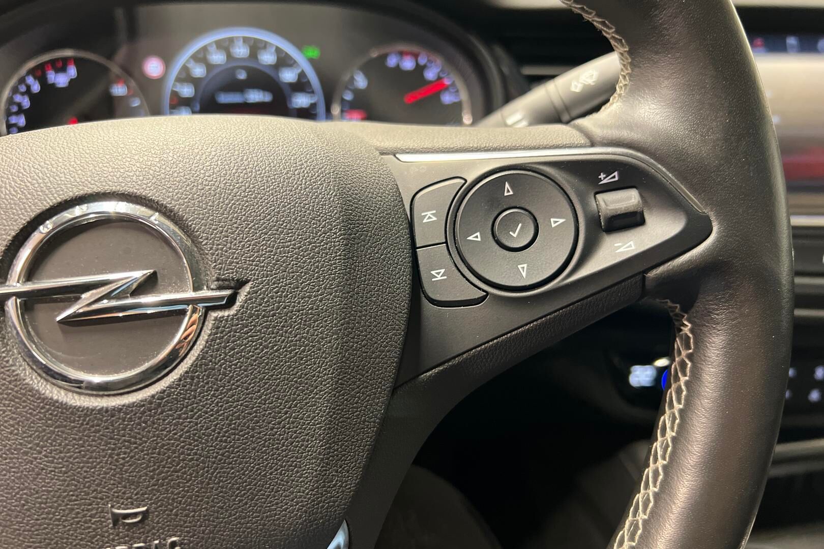 Opel Insignia iso kuva 14