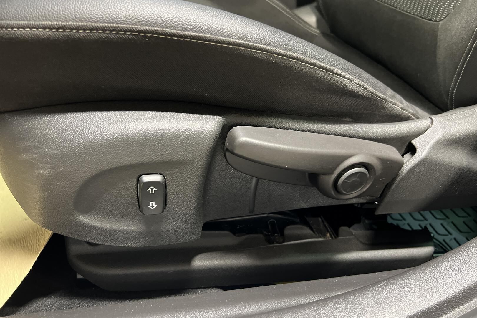 Opel Insignia iso kuva 15