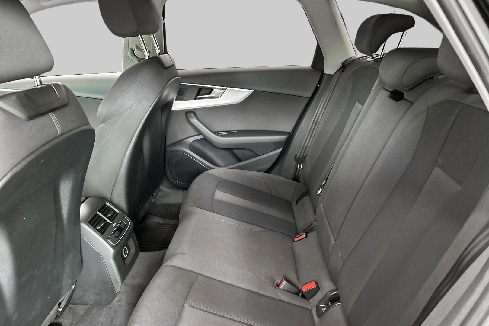 Audi A4 iso kuva 10