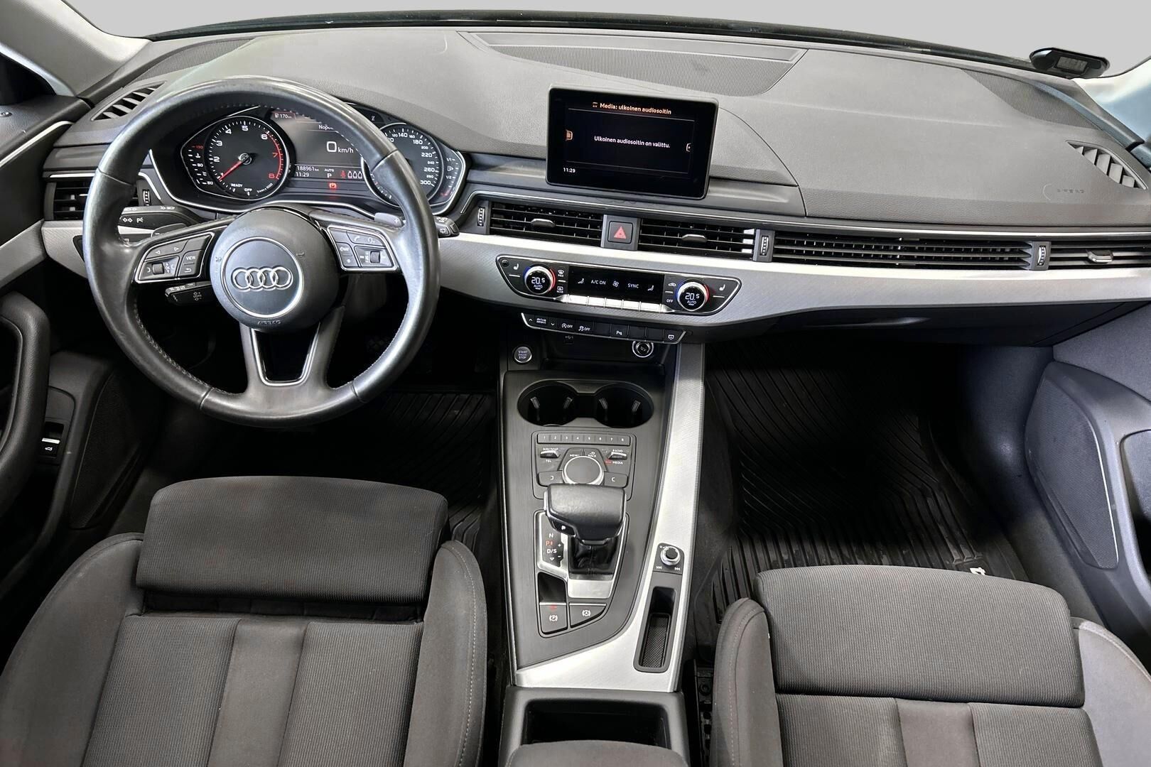Audi A4 iso kuva 11