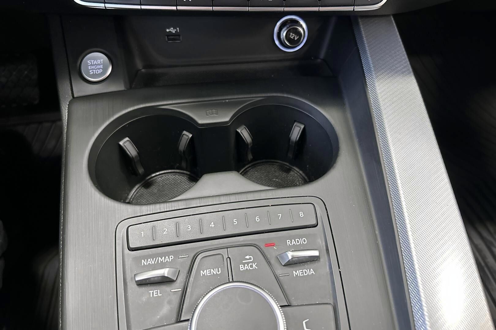 Audi A4 iso kuva 18