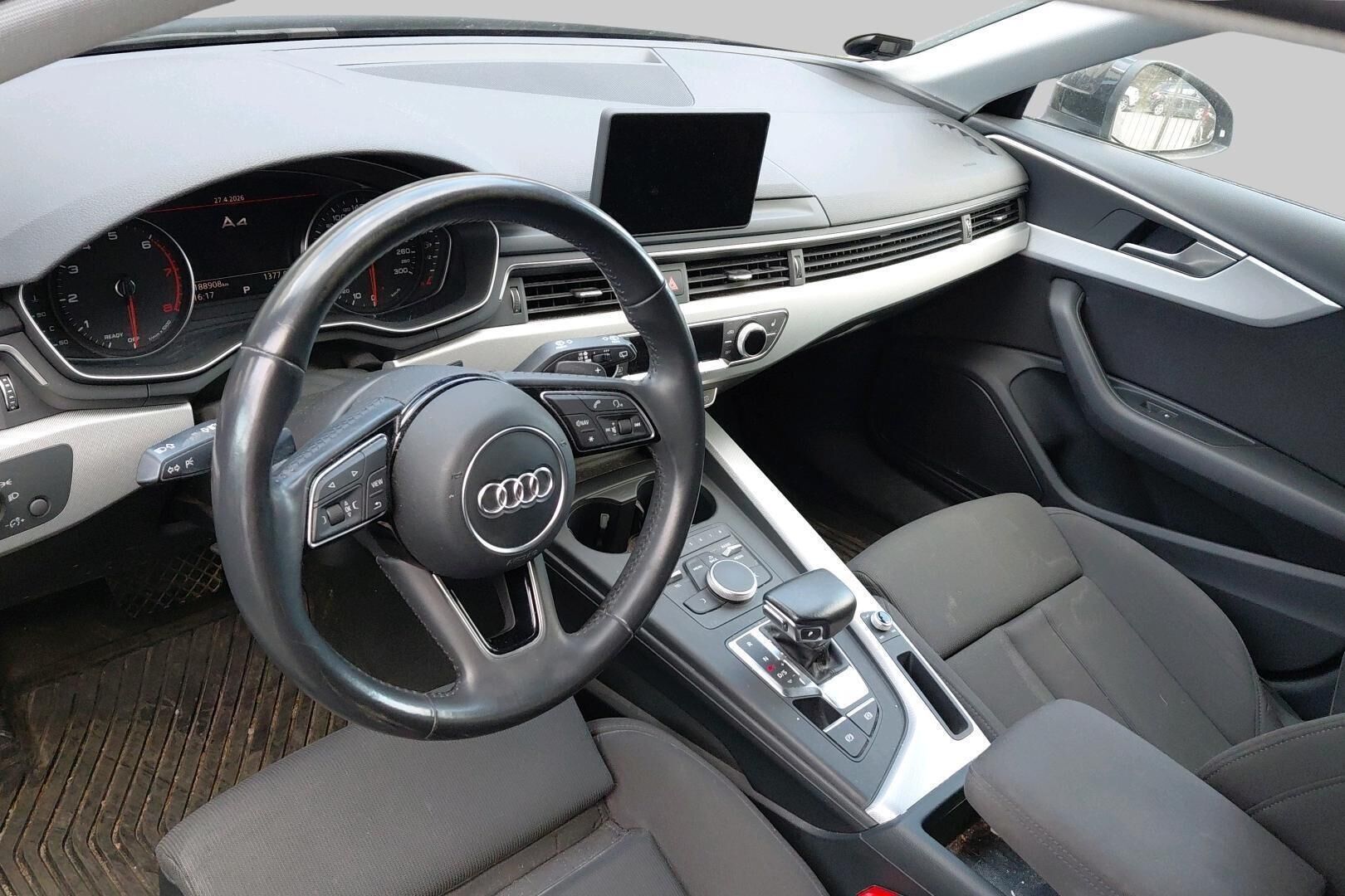 Audi A4 iso kuva 2