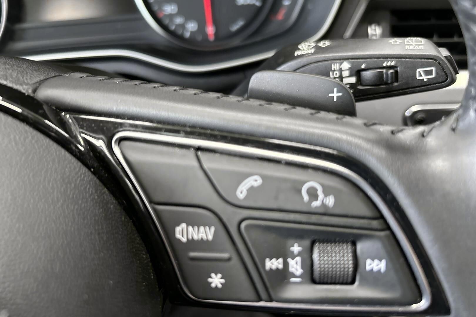 Audi A4 iso kuva 20