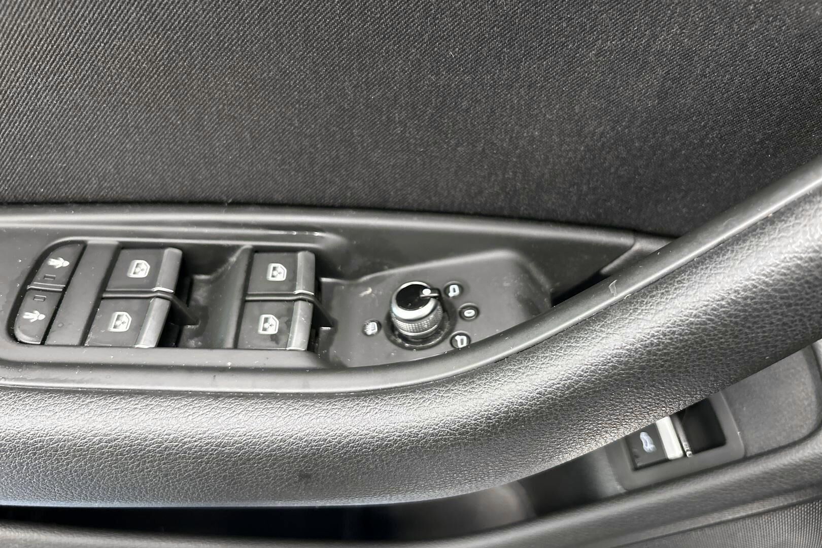 Audi A4 iso kuva 25
