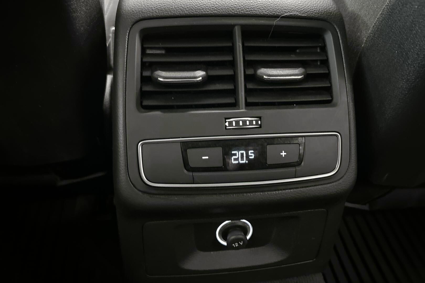 Audi A4 iso kuva 28