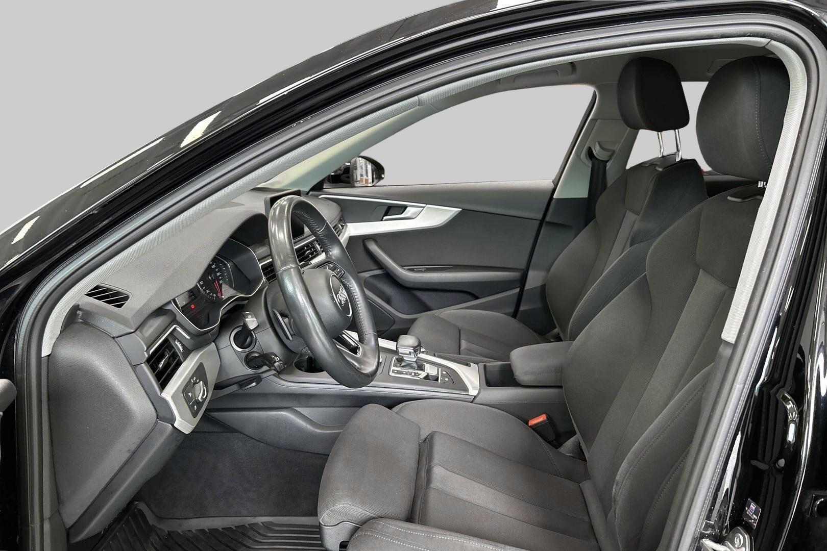 Audi A4 iso kuva 9