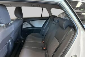 Toyota Avensis esikatselu 10