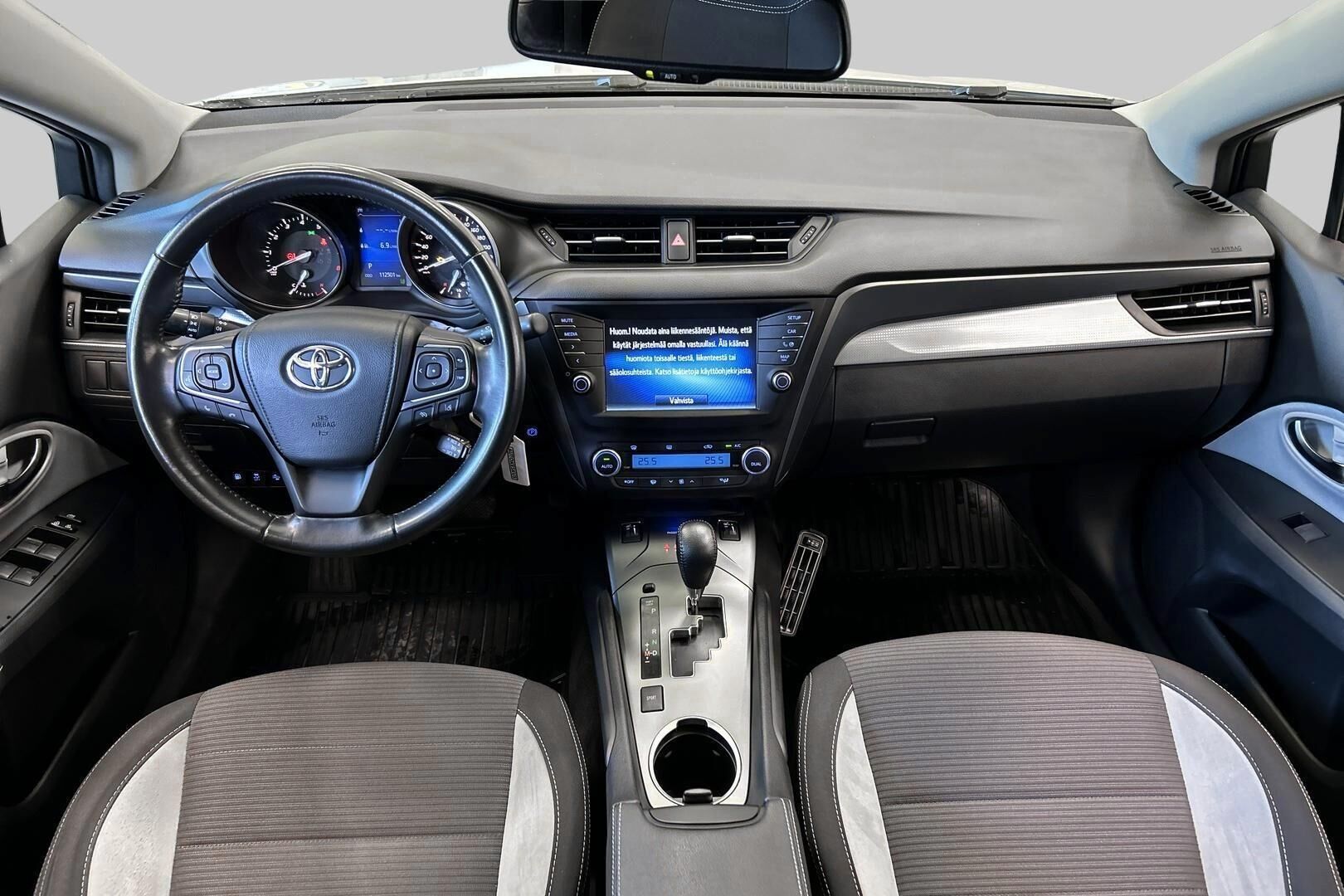 Toyota Avensis iso kuva 11