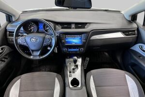 Toyota Avensis esikatselu 11