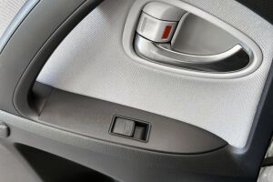 Toyota Avensis esikatselu 12