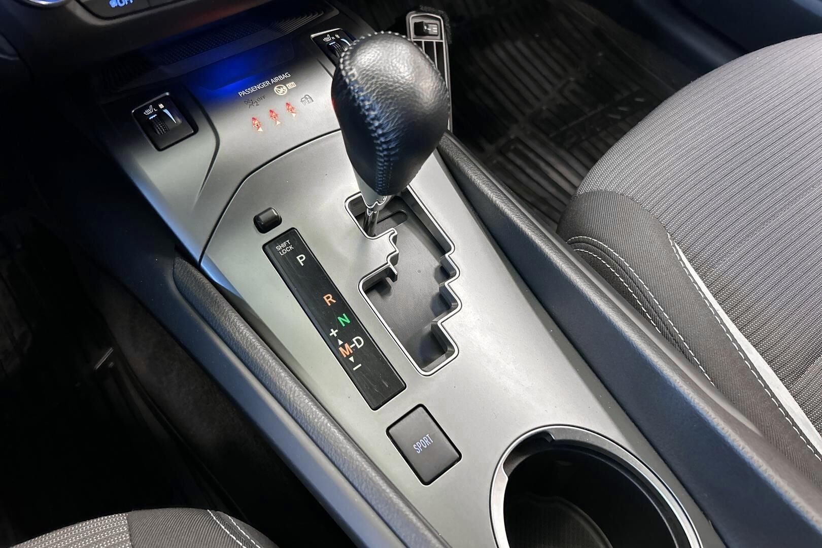 Toyota Avensis iso kuva 16