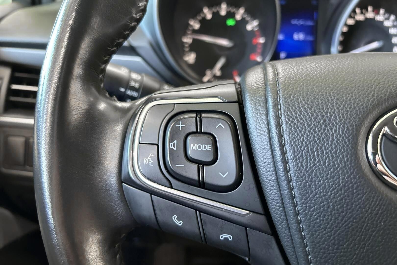 Toyota Avensis iso kuva 19