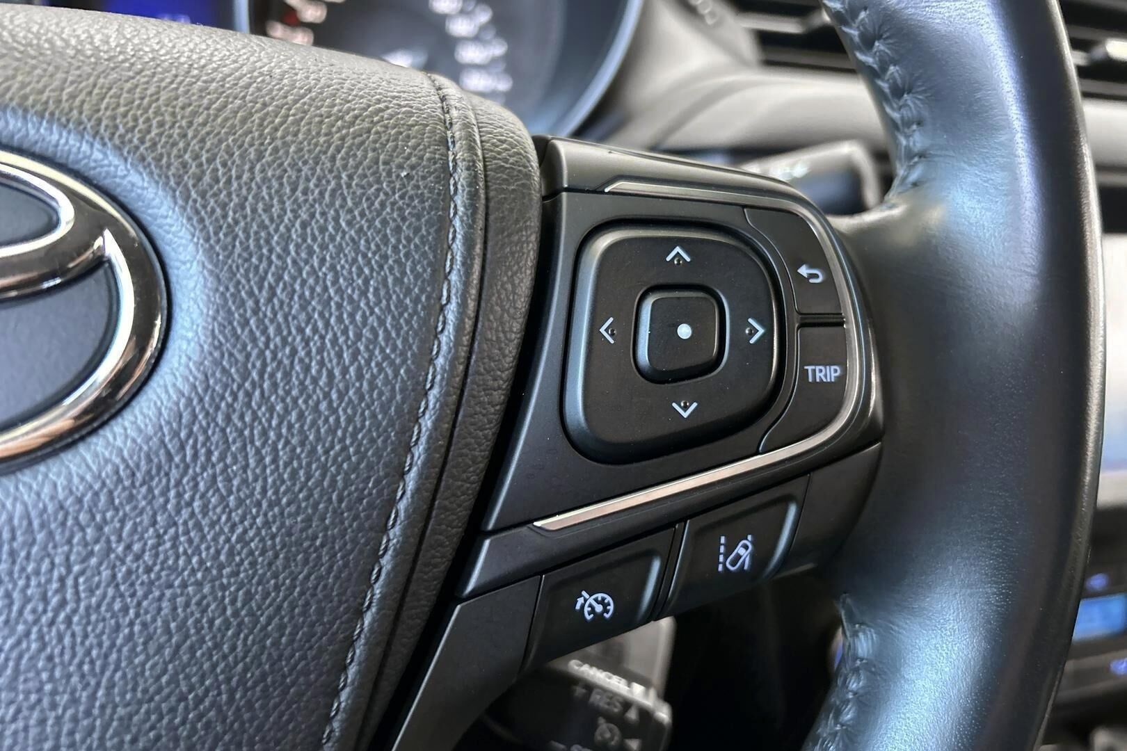 Toyota Avensis iso kuva 20