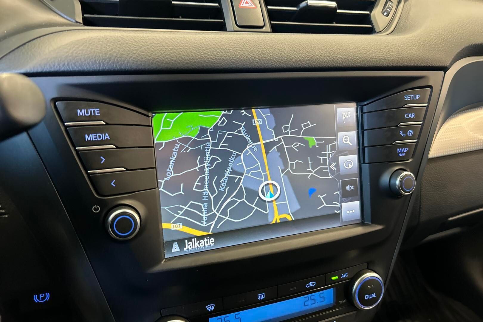 Toyota Avensis iso kuva 22