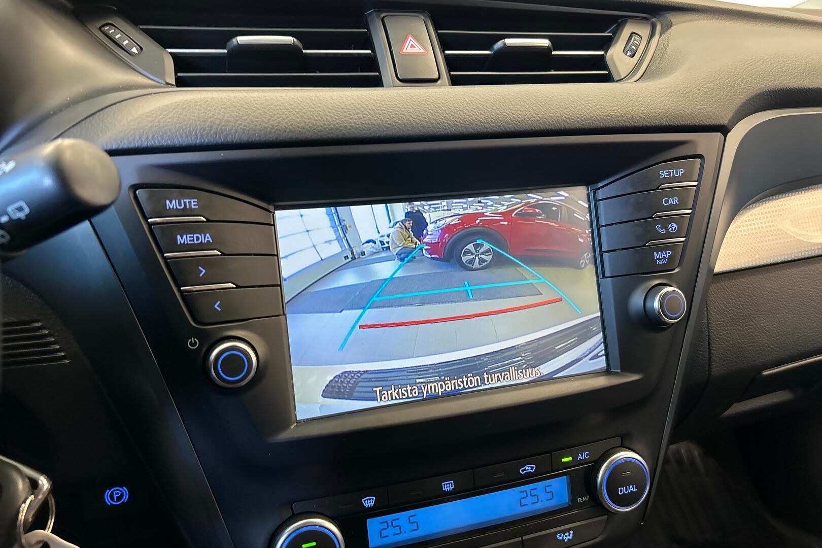 Toyota Avensis iso kuva 23