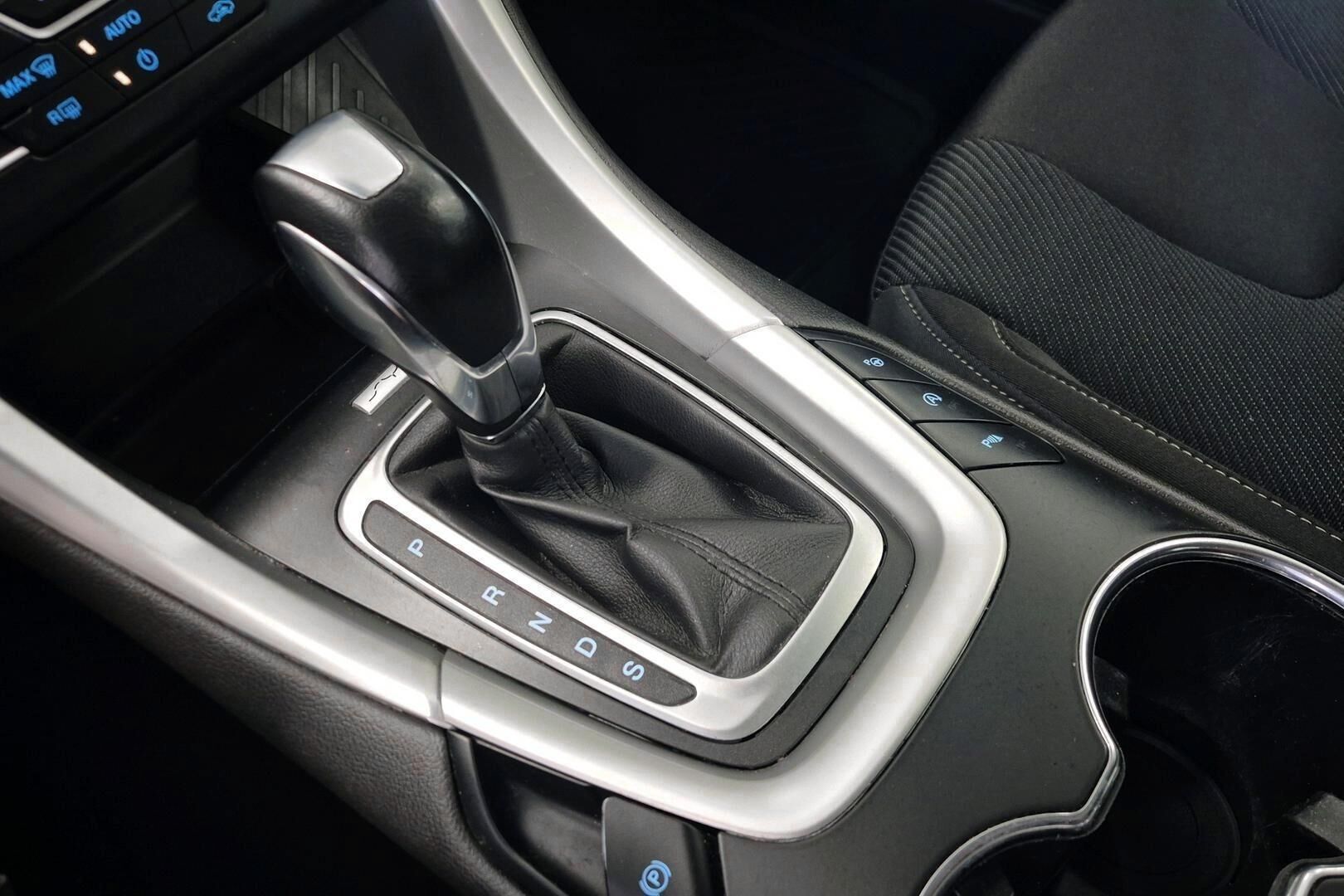 Ford Mondeo iso kuva 17