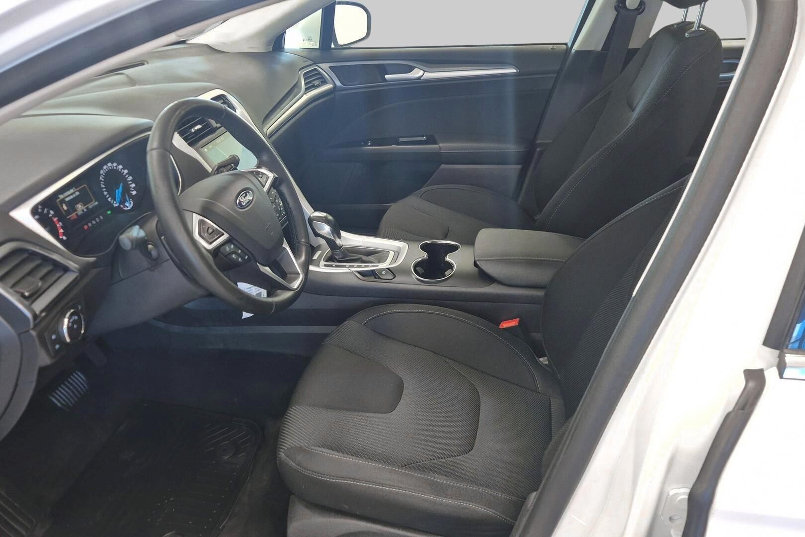Ford Mondeo iso kuva 9