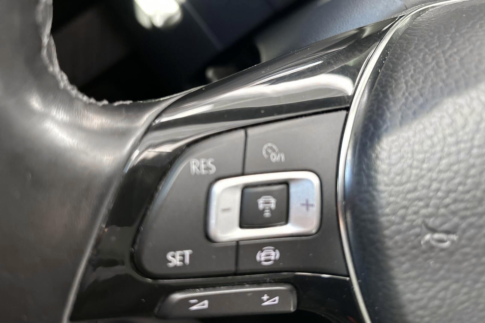 Volkswagen Golf Sportsvan iso kuva 24