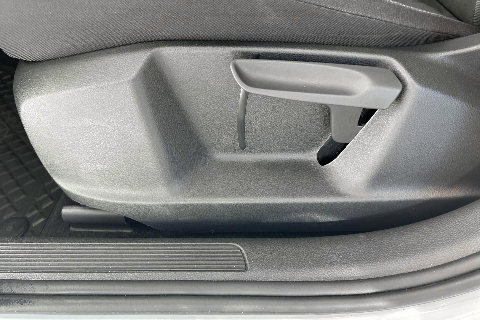 Volkswagen Golf Sportsvan iso kuva 28