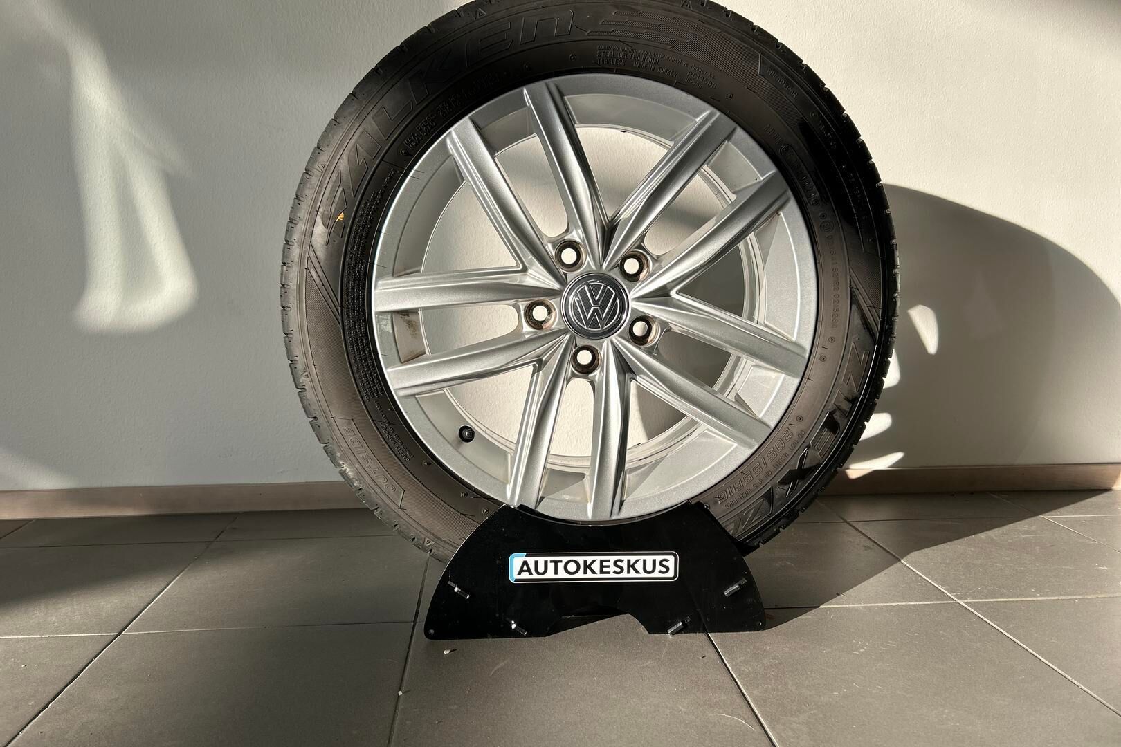 Volkswagen Golf Sportsvan iso kuva 34