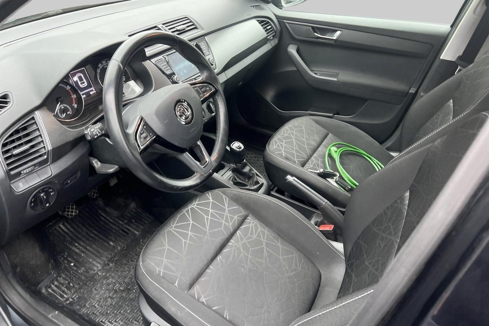 Skoda Fabia iso kuva 2