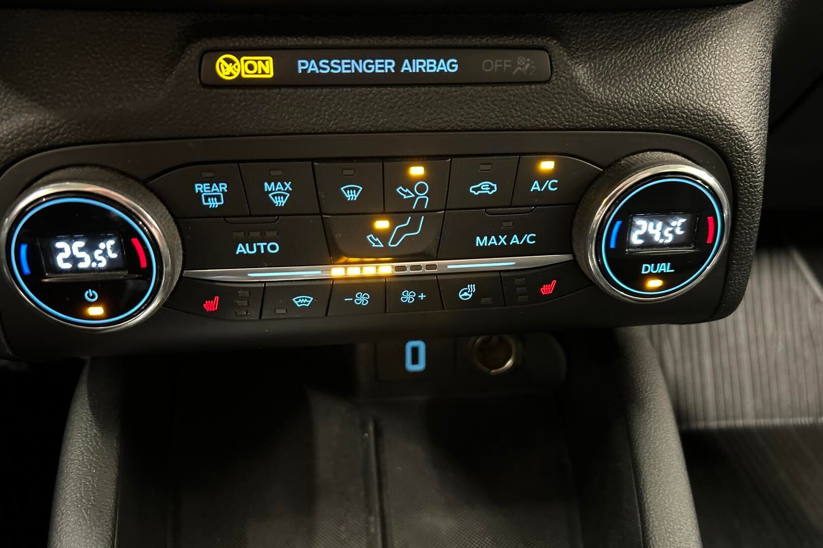 Ford Focus iso kuva 16