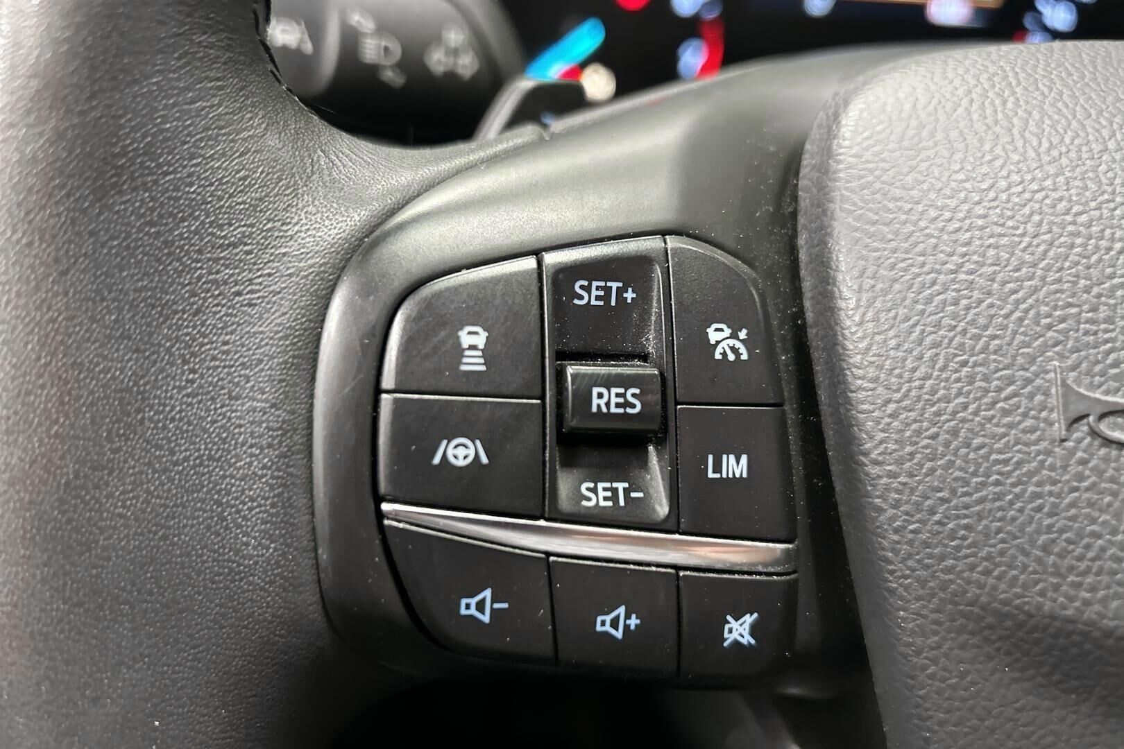 Ford Focus iso kuva 19