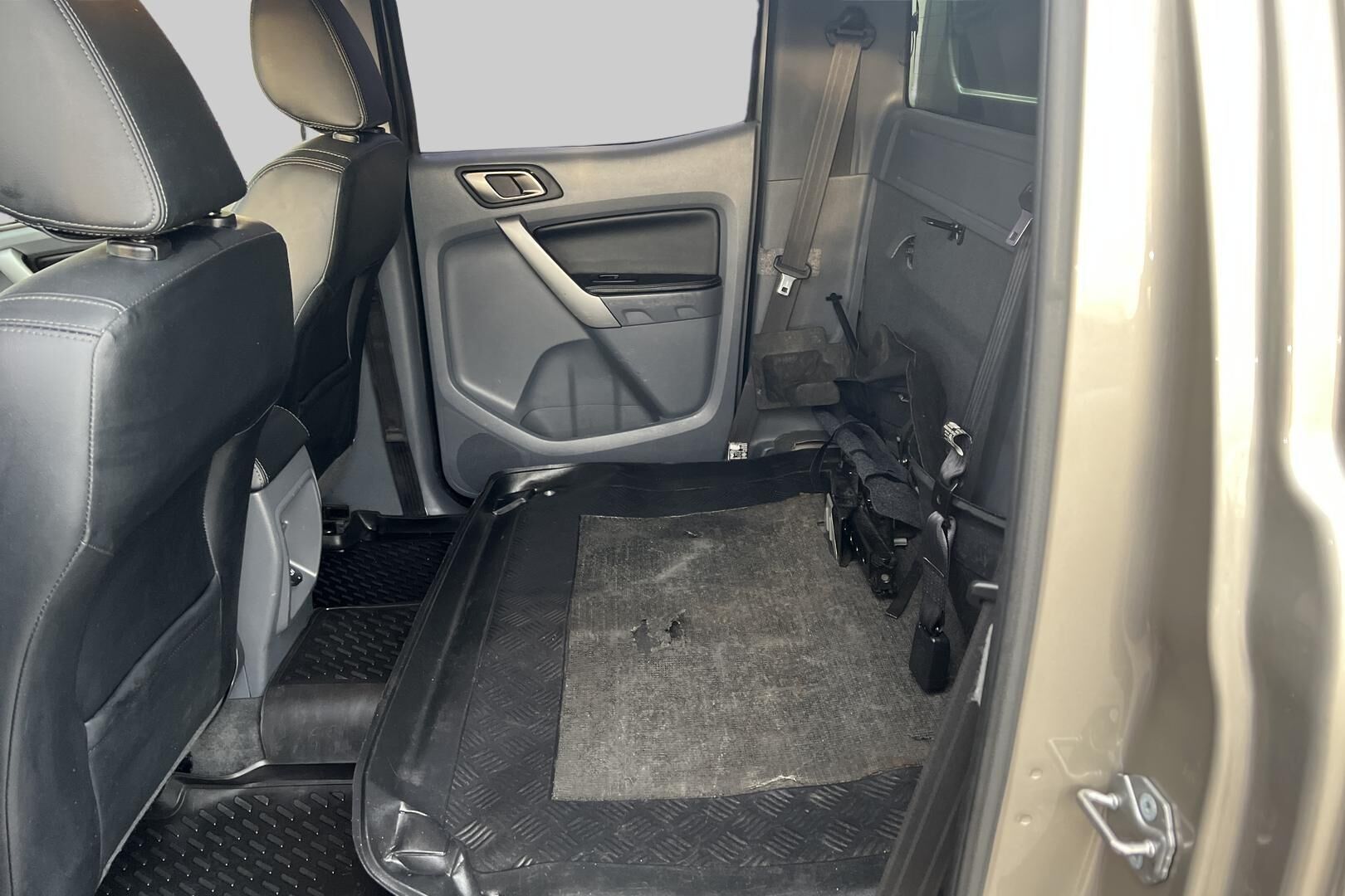 Ford Ranger iso kuva 10