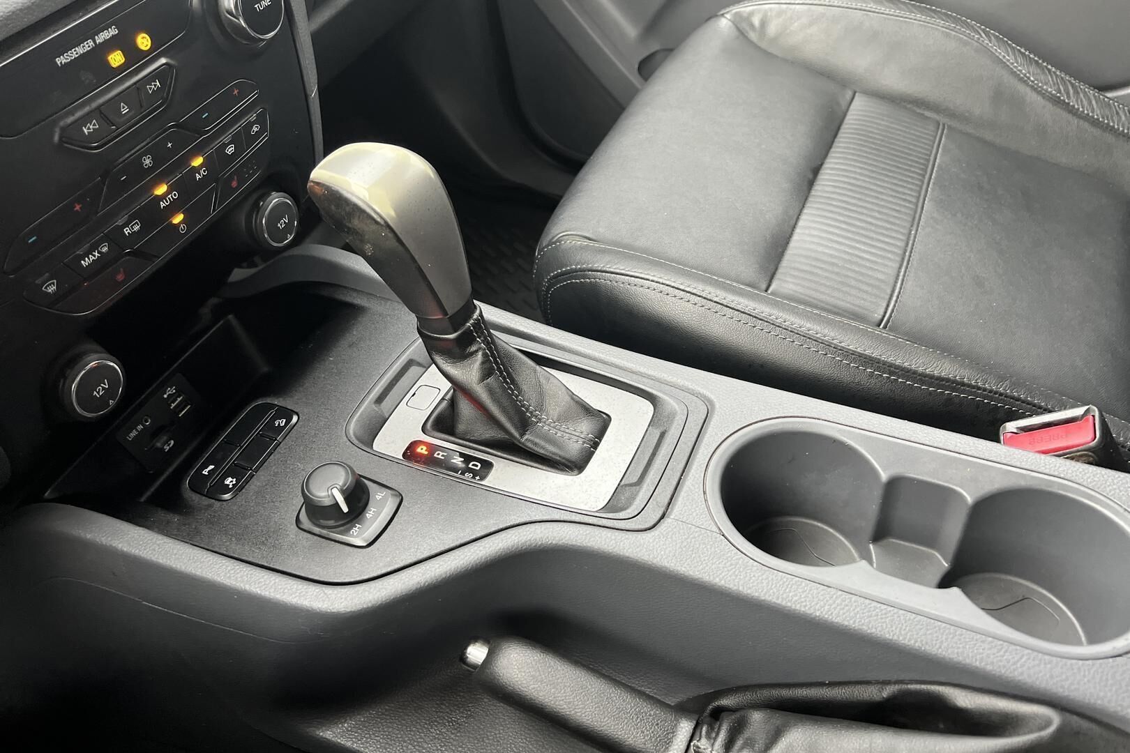 Ford Ranger iso kuva 16