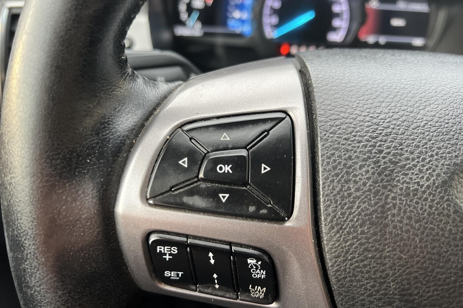 Ford Ranger iso kuva 17