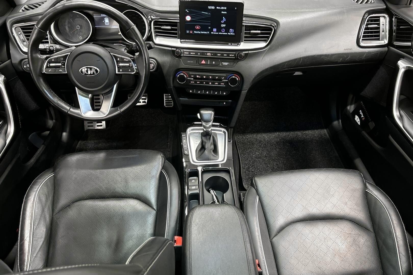Kia Ceed iso kuva 6