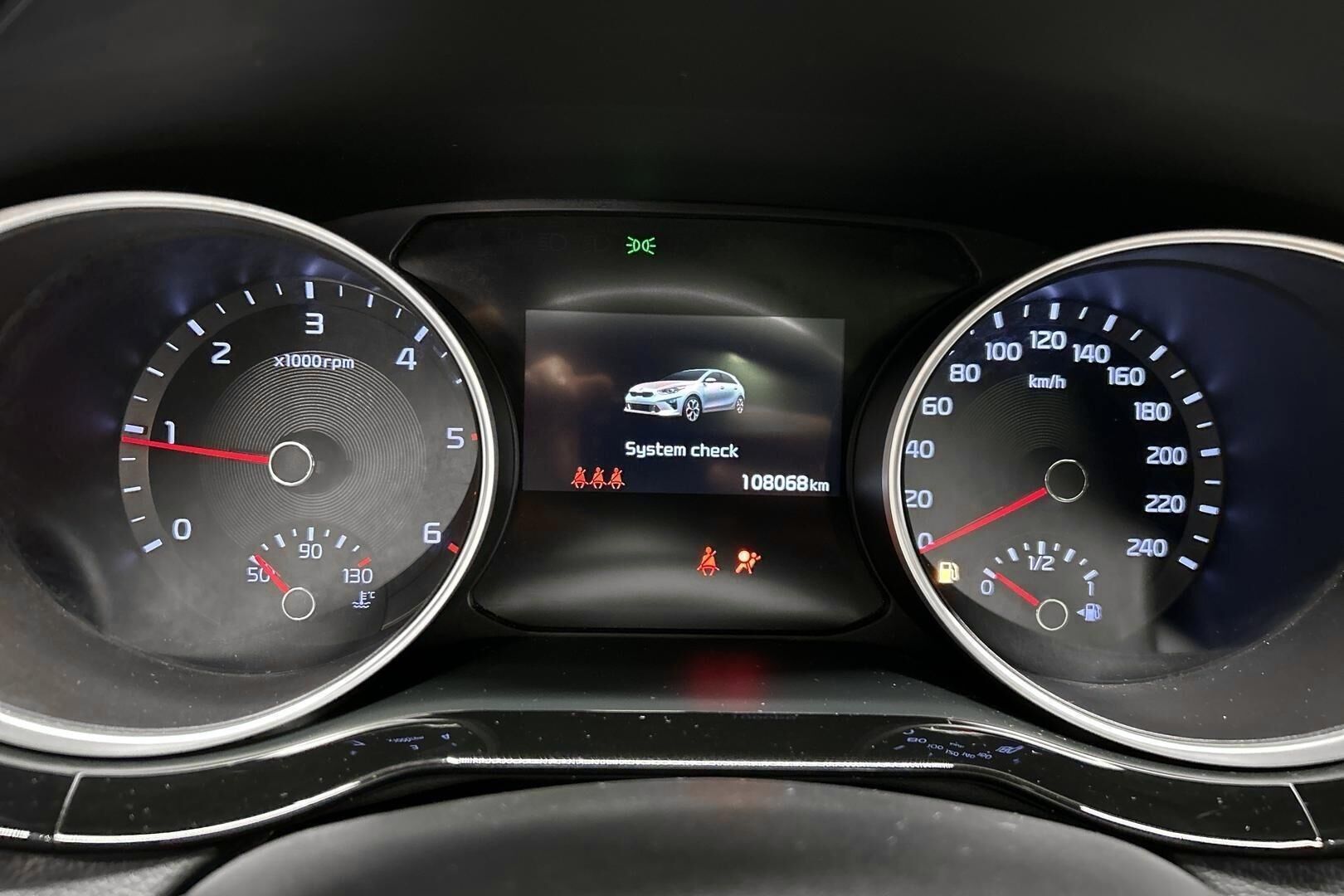 Kia Ceed iso kuva 21