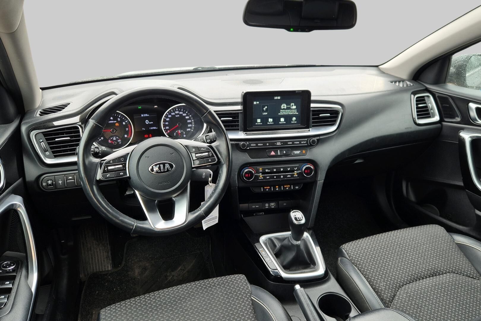Kia Ceed iso kuva 2