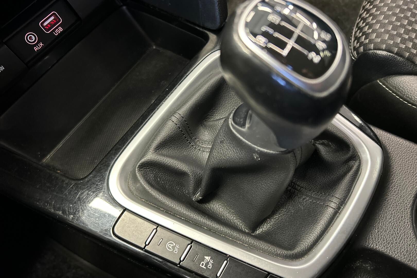 Kia Ceed iso kuva 21