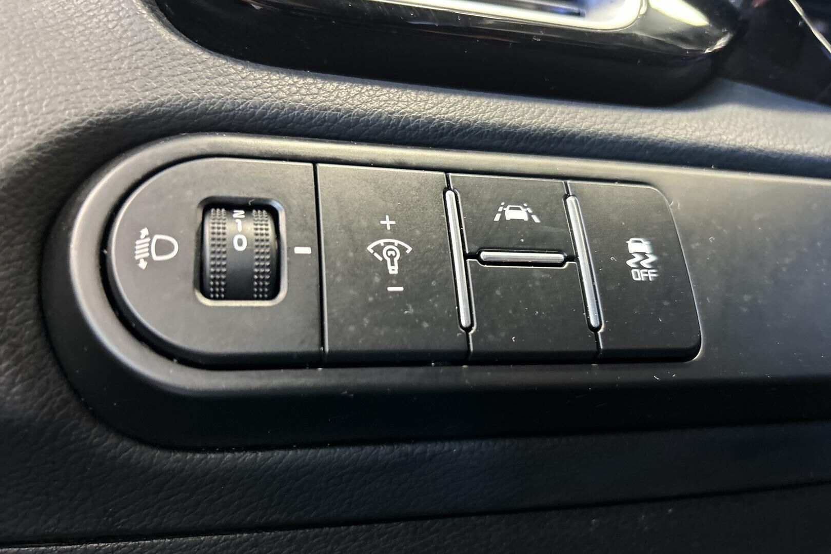 Kia Ceed iso kuva 24