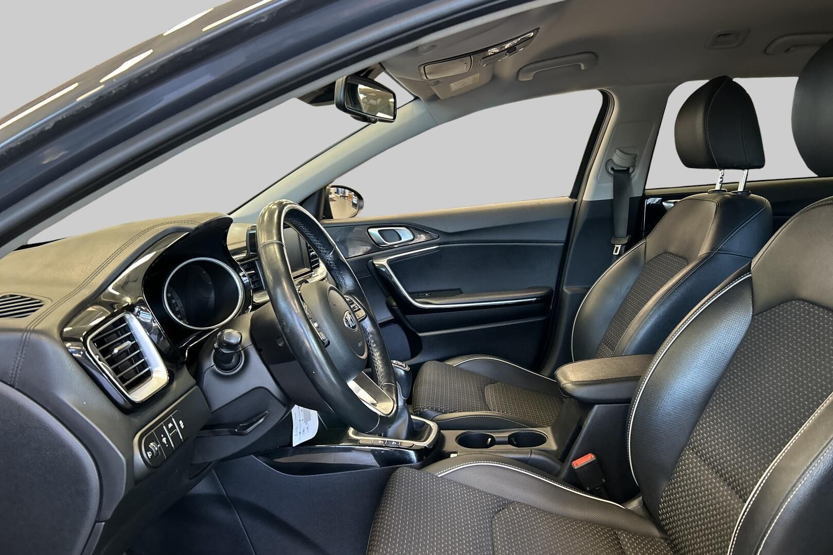 Kia Ceed iso kuva 9