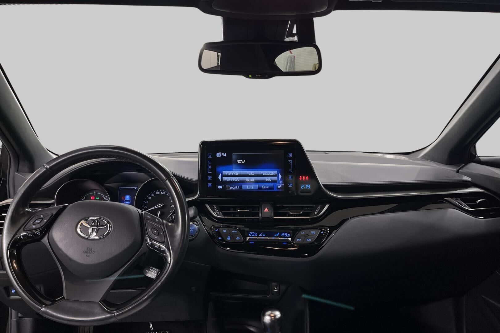 Toyota C-HR iso kuva 10