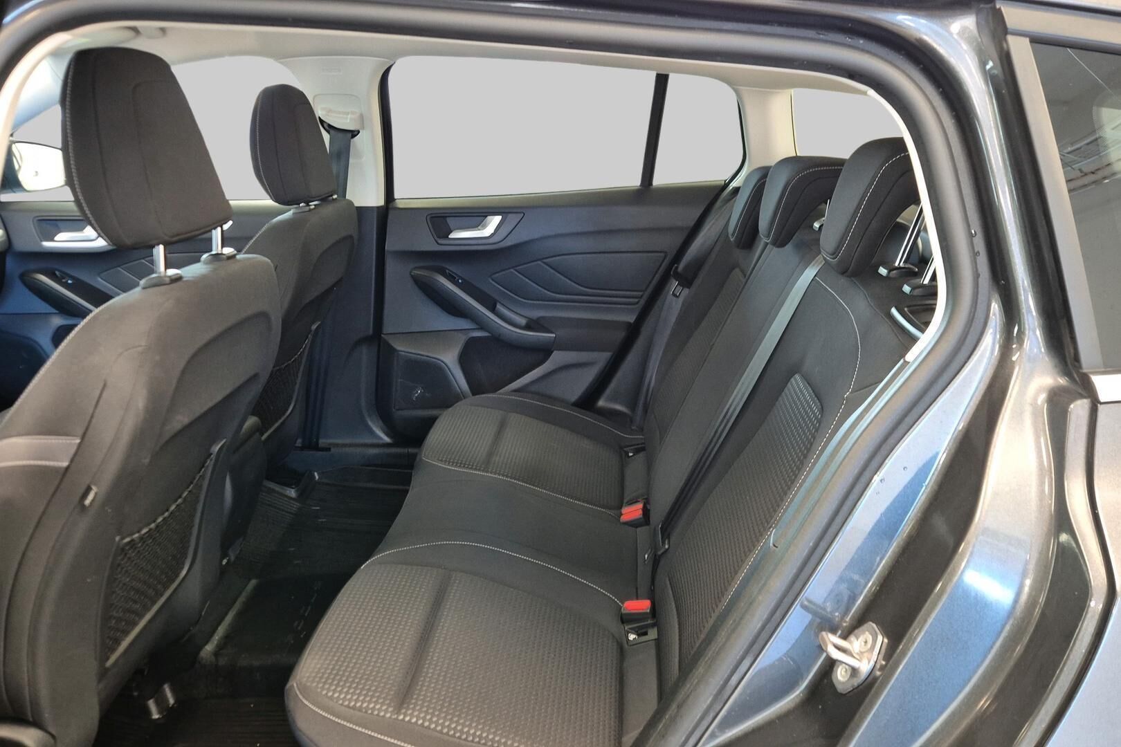 Ford Focus iso kuva 10
