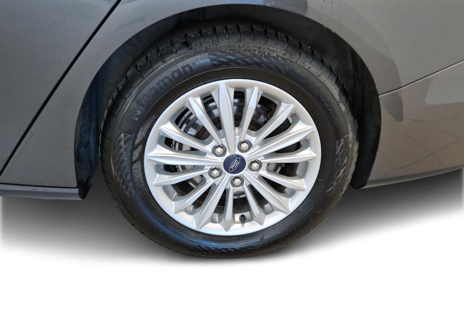 Ford Focus iso kuva 13