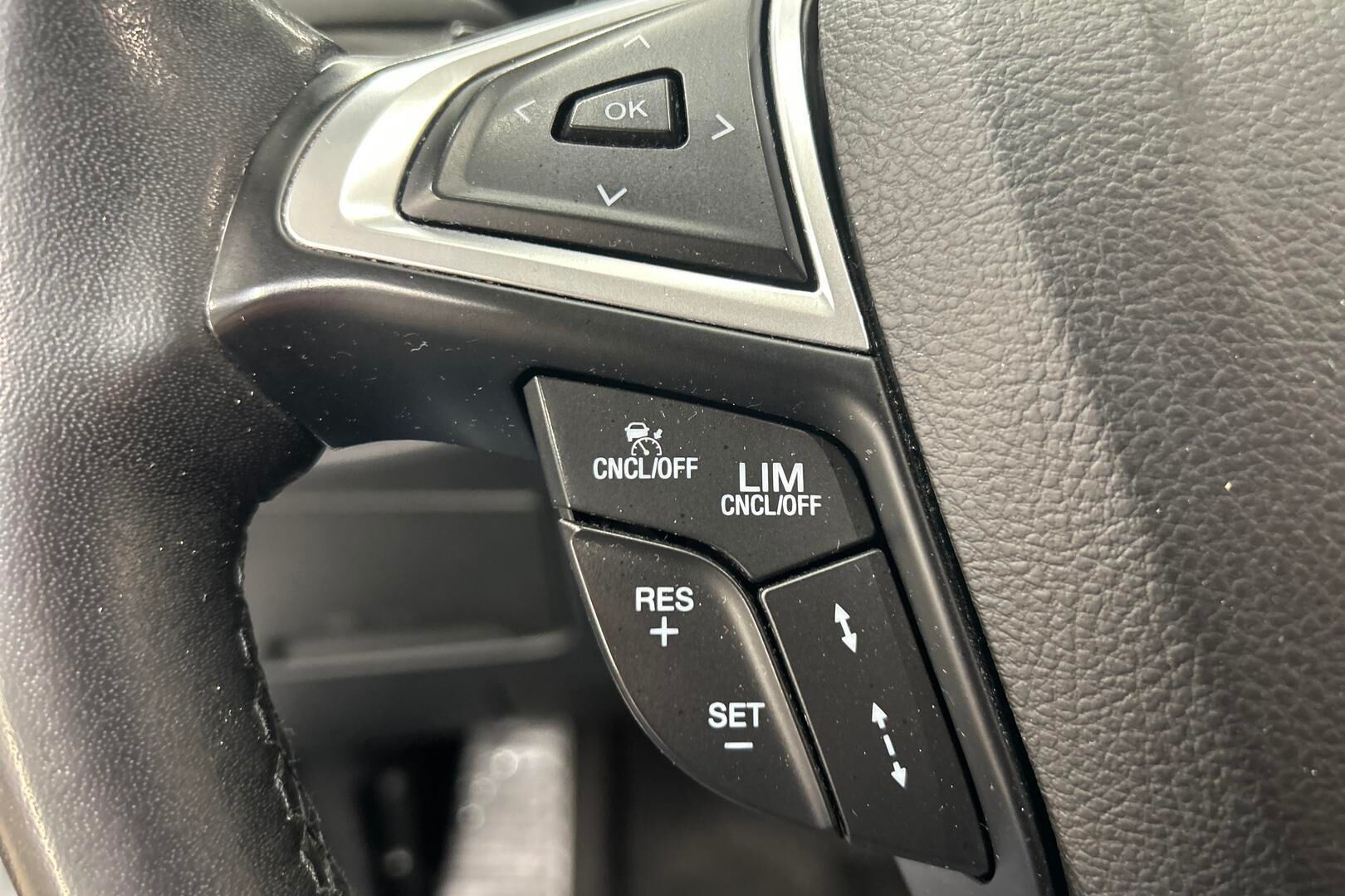 Ford S-Max iso kuva 3