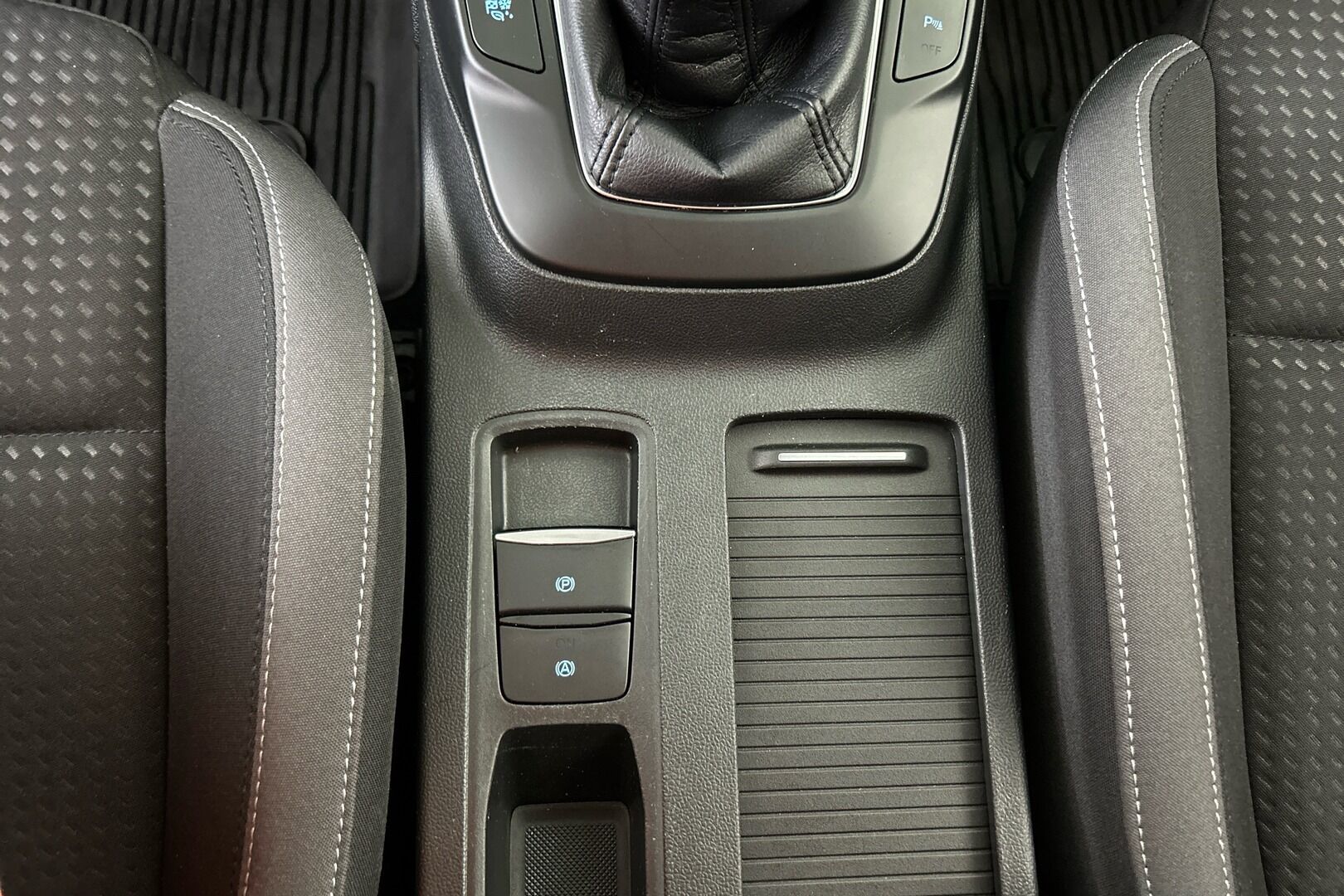 Ford Focus iso kuva 14