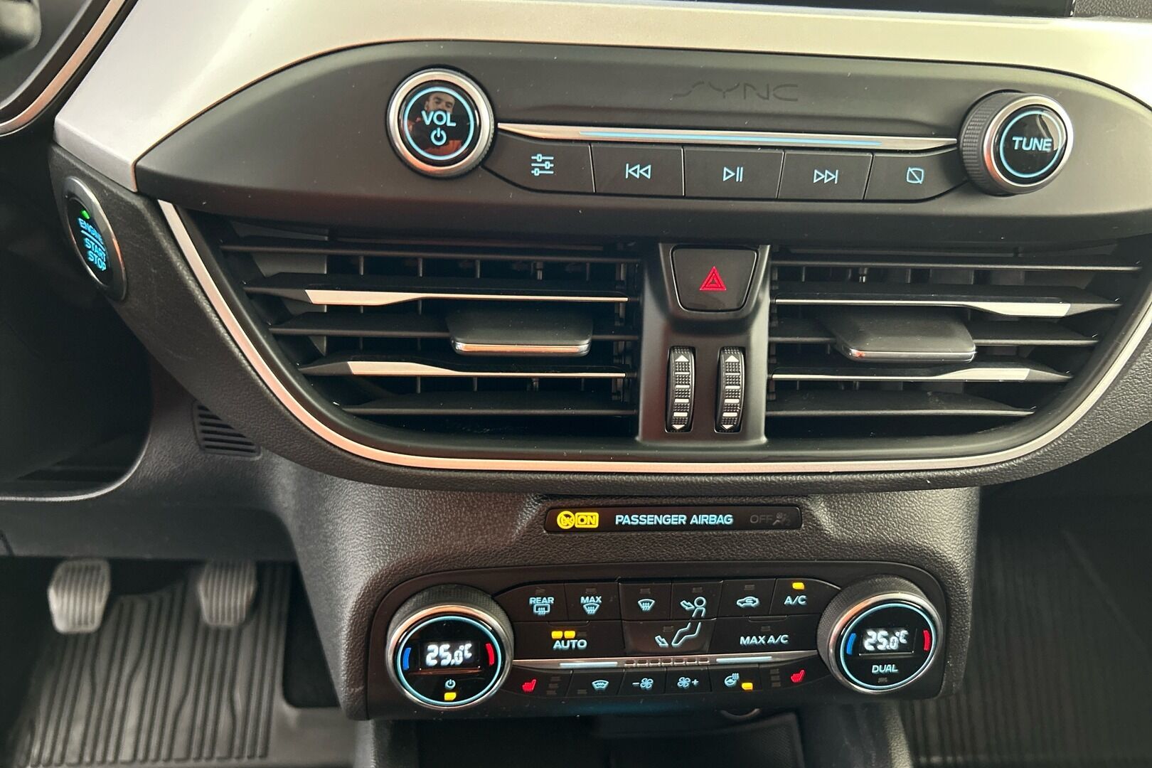 Ford Focus iso kuva 17