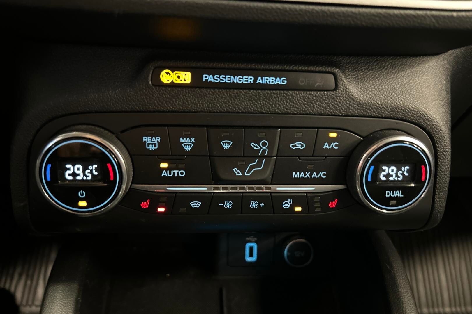 Ford Focus iso kuva 18