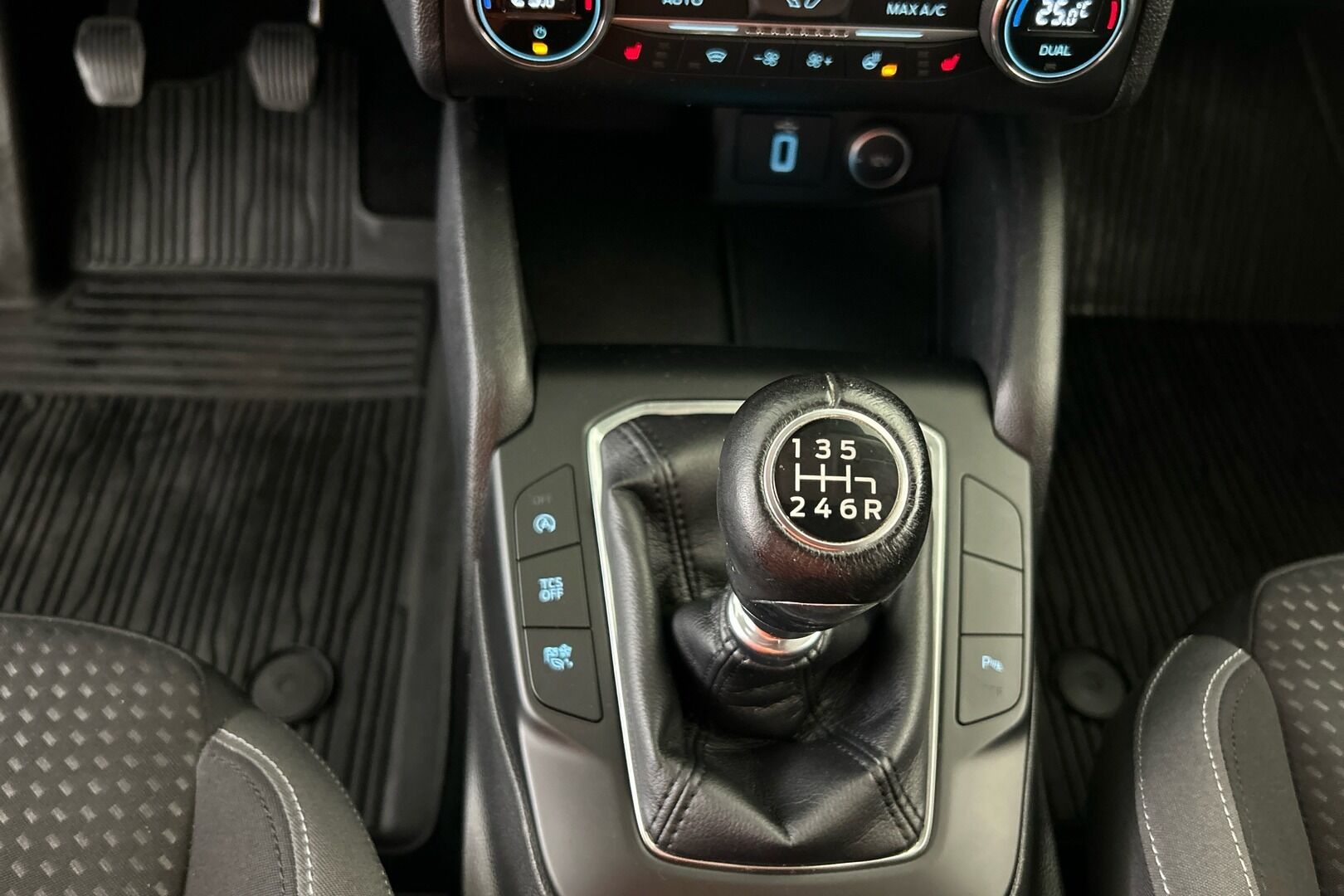 Ford Focus iso kuva 21