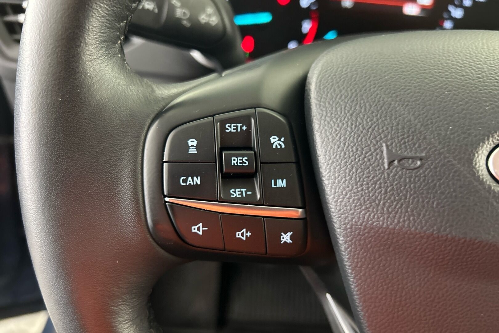 Ford Focus iso kuva 24
