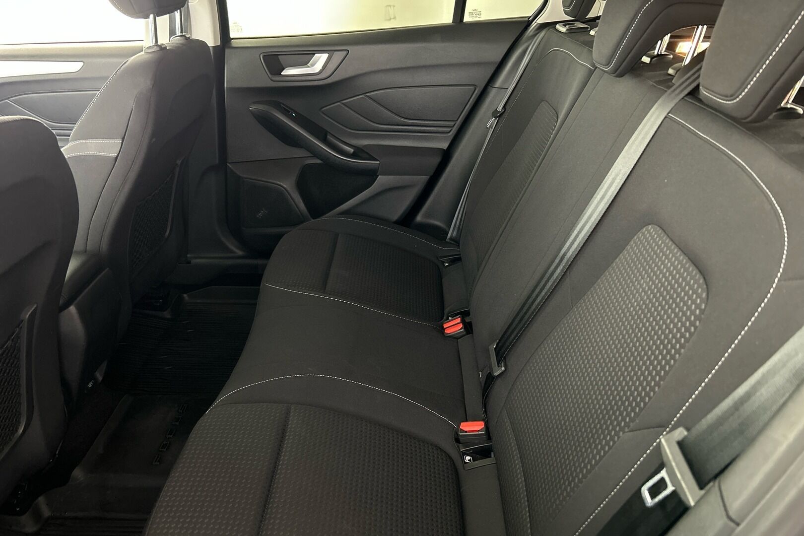 Ford Focus iso kuva 6