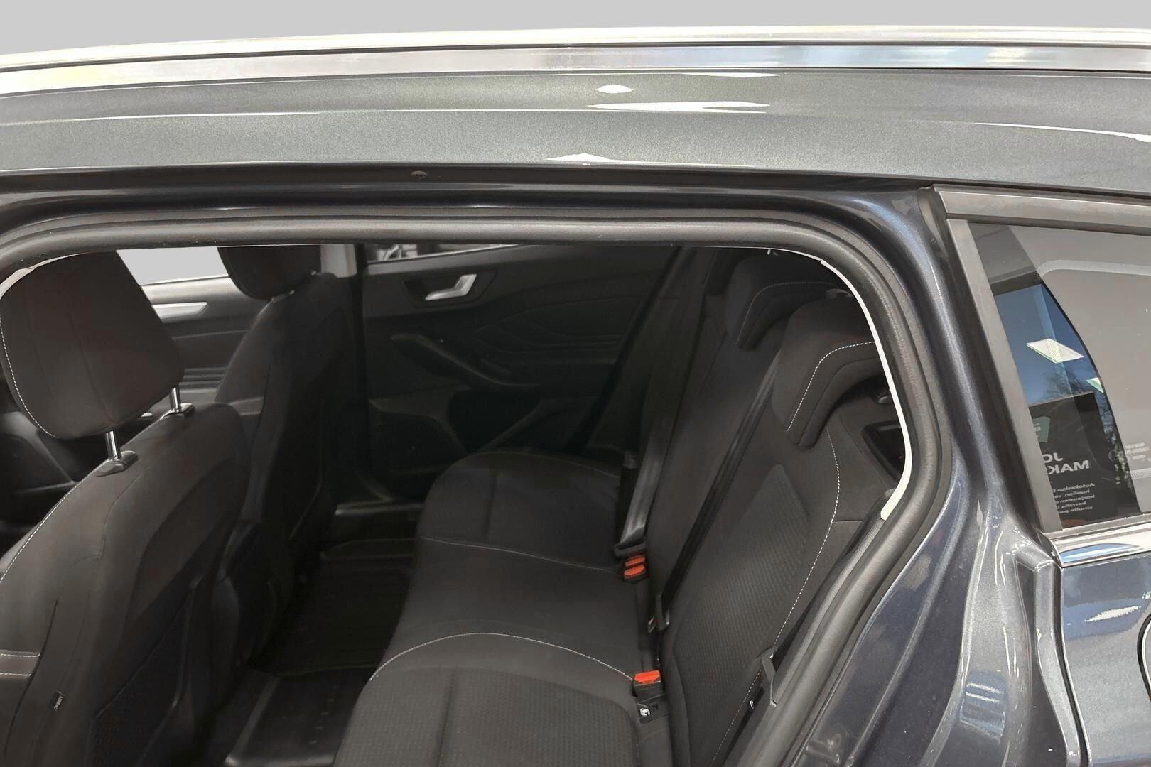 Ford Focus iso kuva 9